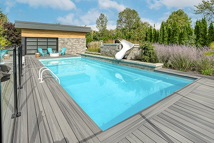 Patio avec Piscine par Patio Design inc.